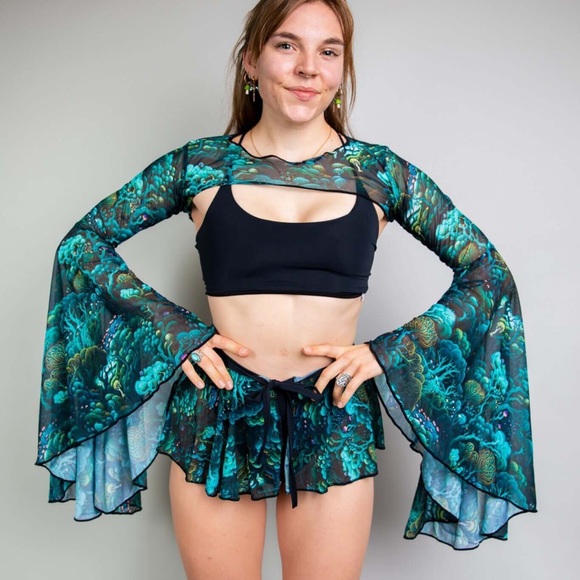 Freedom Rave Wear Mesh Bell Sleeves and Swirl Skirt - Picture 3 of 3